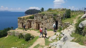 Templo del sol en el Lago Titicaca