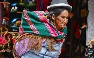 Chola con ropa tradicional